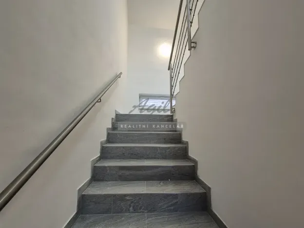 Pronájem kanceláře, Šlapanice, 293 m2