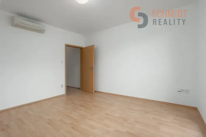 Prodej bytu 3+kk, Hustopeče, U Větrolamu, 76 m2