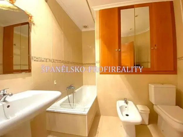 Prodej vícegeneračního domu, Torrevieja, Španělsko, 91 m2