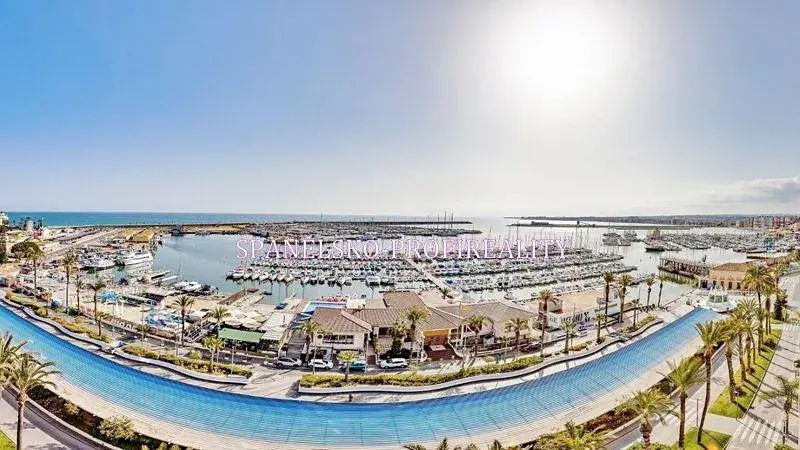 Prodej vícegeneračního domu, Torrevieja, Španělsko, 91 m2