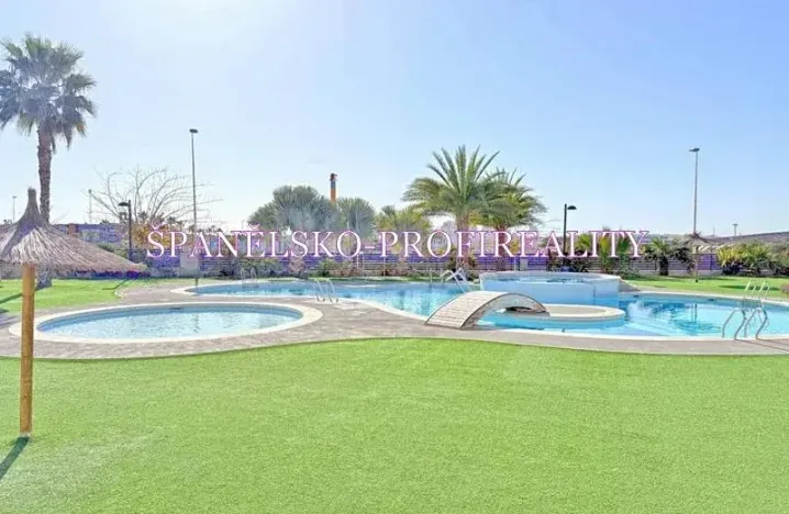 Prodej vily, Torrevieja, Španělsko, 100 m2