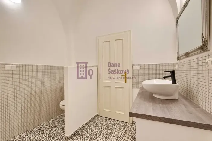 Pronájem bytu 2+1, Jindřichův Hradec, nám. Míru, 71 m2