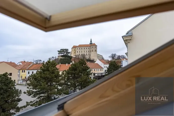 Prodej atypického bytu, Mikulov, Komenského, 164 m2