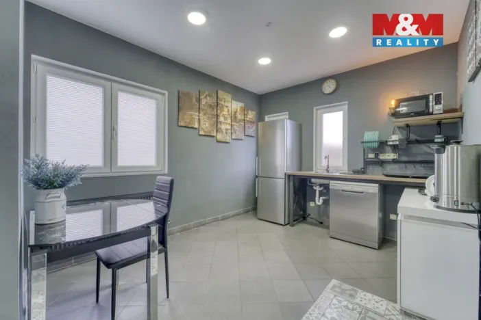 Prodej obchodního prostoru, Stružná, 216 m2