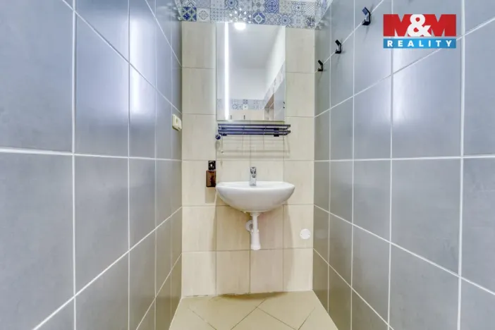 Prodej obchodního prostoru, Stružná, 216 m2