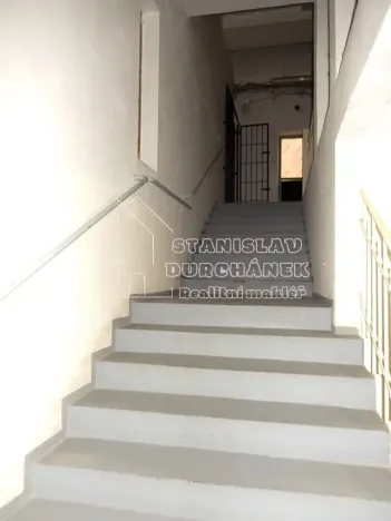 Pronájem komerční nemovitosti, Praha - Karlín, Pernerova, 358 m2