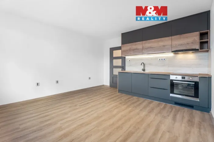 Pronájem bytu 2+kk, Liberec - Liberec VI-Rochlice, Dobiášova, 42 m2