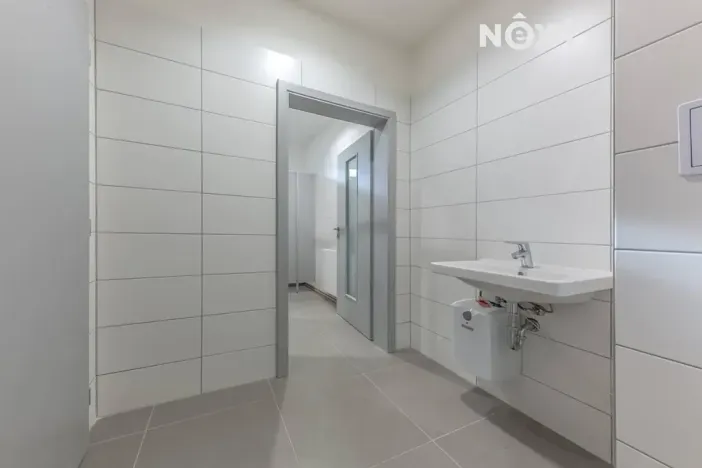 Pronájem kanceláře, Praha - Strašnice, Průběžná, 375 m2