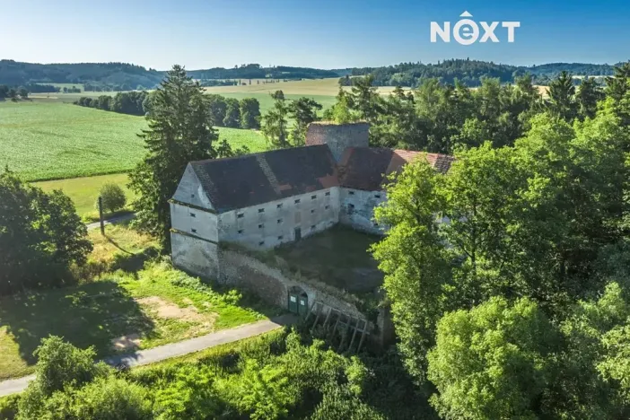 Prodej komerční nemovitosti, Buzice, 1800 m2