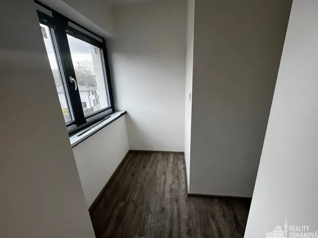 Pronájem bytu 2+kk, Jesenice, Hlavní, 47 m2