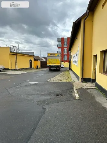 Pronájem skladu, Praha, Libušská, 1900 m2