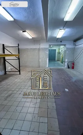 Pronájem skladu, Praha, Libušská, 1900 m2