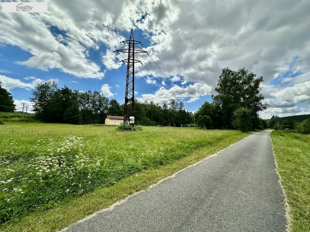 Prodej louky, Týn nad Vltavou, Hněvkovice na pravém břehu Vlt., 1648 m2