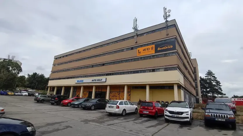 Pronájem garážového stání, Brno, Loosova, 13 m2