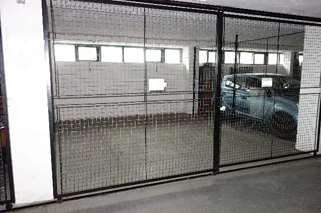 Pronájem garážového stání, Brno, Loosova, 13 m2