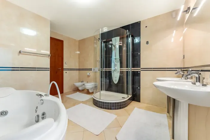 Prodej rodinného domu, Praha - Kyje, 200 m2