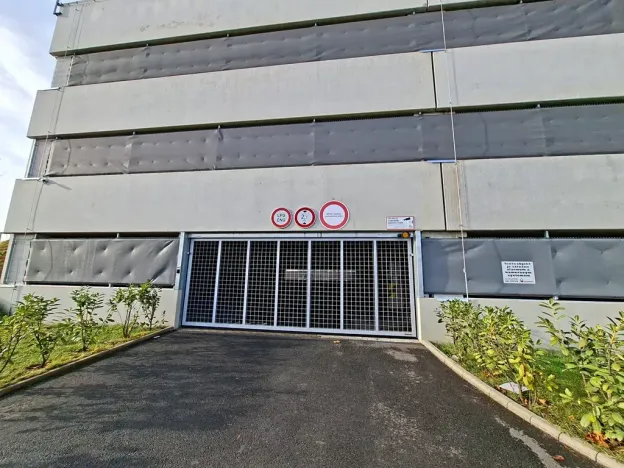 Pronájem garážového stání, Praha - Černý Most, Bryksova, 12 m2