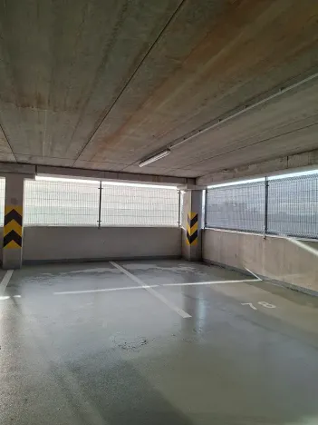 Pronájem garážového stání, Praha - Černý Most, Bryksova, 12 m2