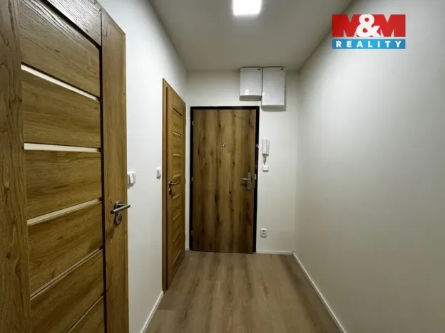 Pronájem bytu 1+kk, Praha - Modřany, Platónova, 30 m2