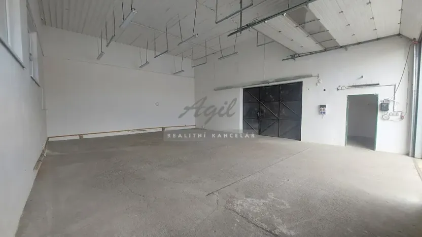 Pronájem skladu, Holubice, 110 m2