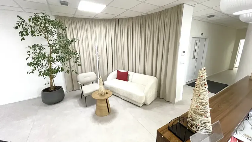 Pronájem kanceláře, Praha - Holešovice, Dělnická, 1252 m2