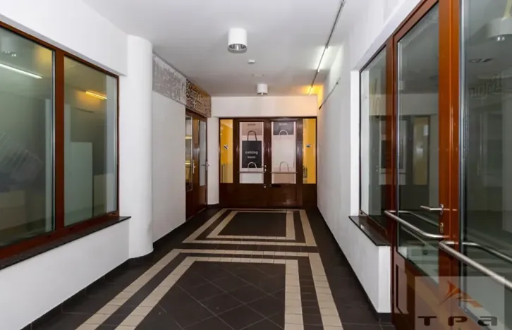 Pronájem obchodního prostoru, Karlovy Vary, Divadelní náměstí, 100 m2