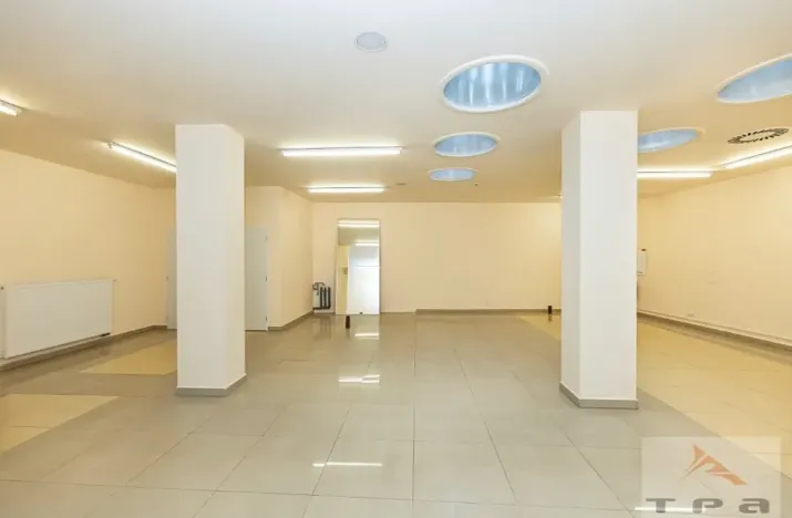 Pronájem obchodního prostoru, Karlovy Vary, Divadelní náměstí, 100 m2