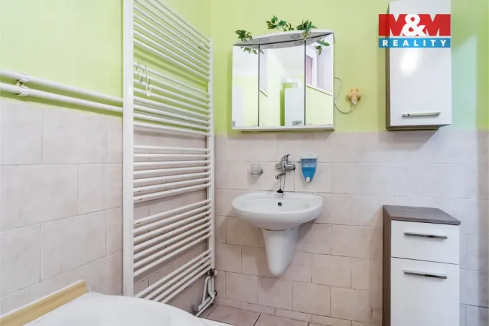 Prodej činžovního domu, Mimoň, nám. 1. máje, 120 m2