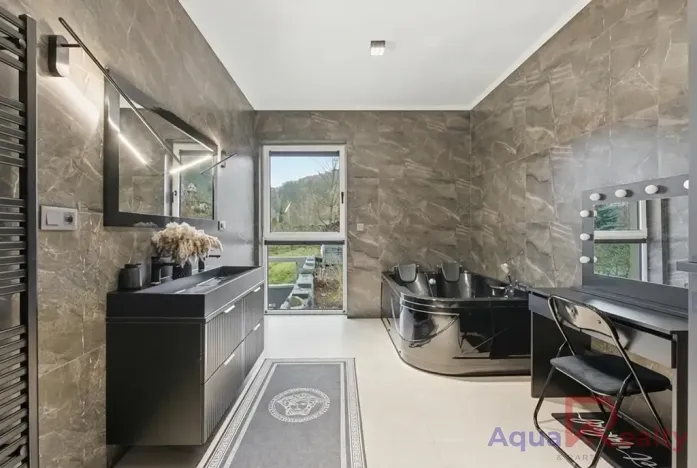 Prodej rodinného domu, Karlovy Vary, 180 m2