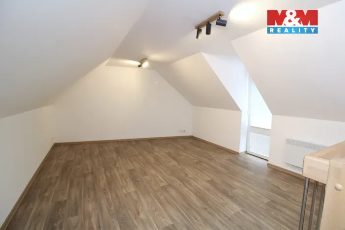 Pronájem kanceláře, Měšice, Revoluční, 43 m2