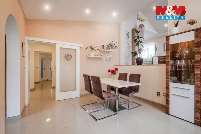 Prodej rodinného domu, Týnec nad Labem - Vinařice, 300 m2