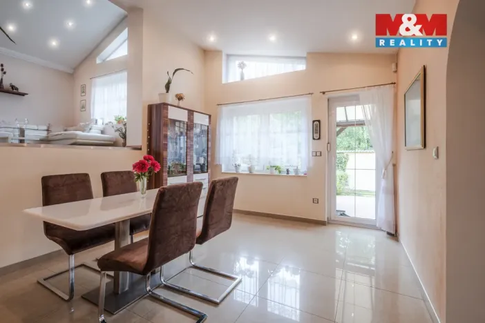 Prodej rodinného domu, Týnec nad Labem - Vinařice, 300 m2