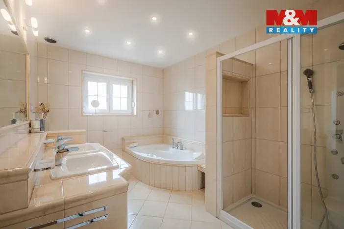 Prodej rodinného domu, Týnec nad Labem - Vinařice, 300 m2