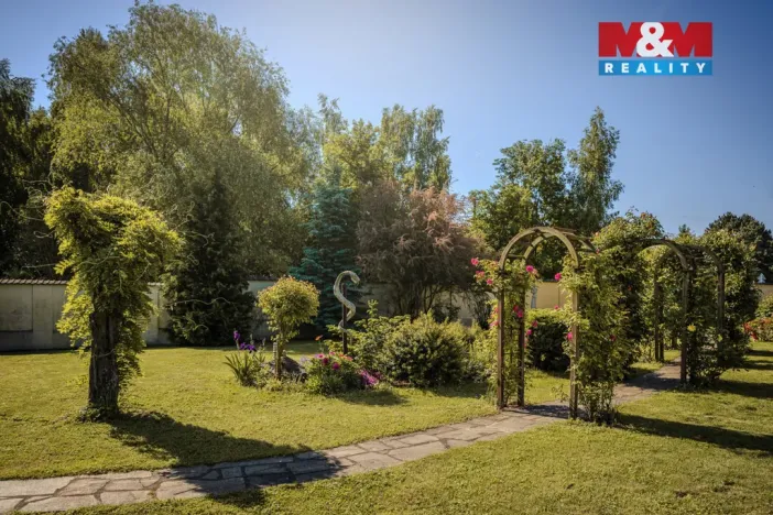 Prodej rodinného domu, Týnec nad Labem - Vinařice, 300 m2