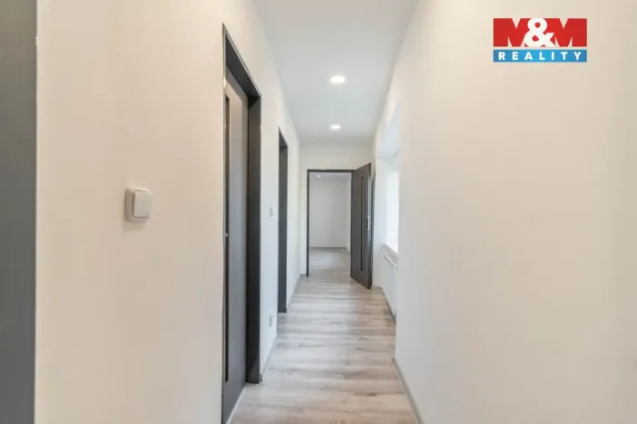 Prodej bytu 4+kk, Klobuky, Náměstí 9. května, 96 m2