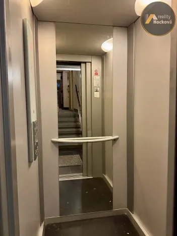 Pronájem bytu 2+kk, Praha - Vinohrady, Šrobárova, 49 m2