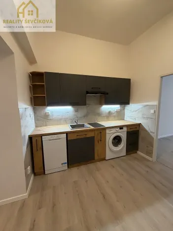 Pronájem bytu 2+1, Hradec Králové, Velké náměstí, 51 m2