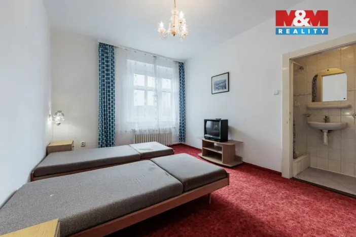 Prodej rodinného domu, Bečov nad Teplou, Nádražní, 298 m2