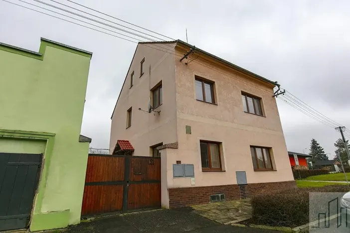 Prodej vícegeneračního domu, Lahošť, Švermova, 250 m2