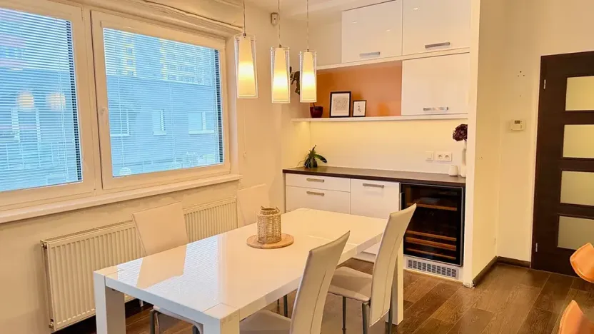 Pronájem bytu 2+kk, Pardubice, nábřeží Závodu míru, 76 m2