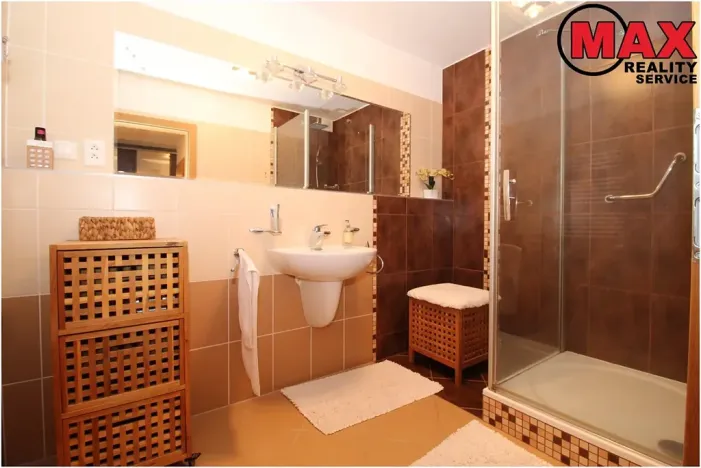 Pronájem bytu 2+kk, Praha - Hrdlořezy, V třešňovce, 61 m2