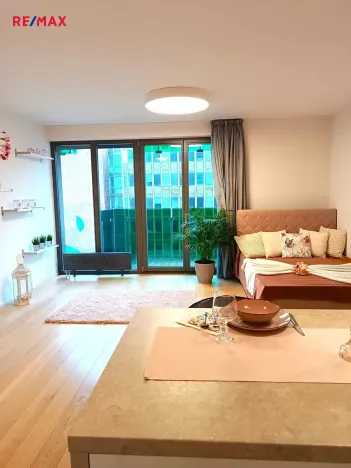 Pronájem bytu 1+kk, Praha - Vršovice, Altajská, 40 m2