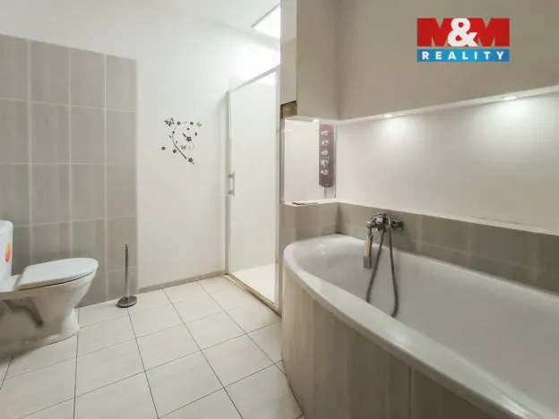 Prodej rodinného domu, Mokrovraty, 375 m2