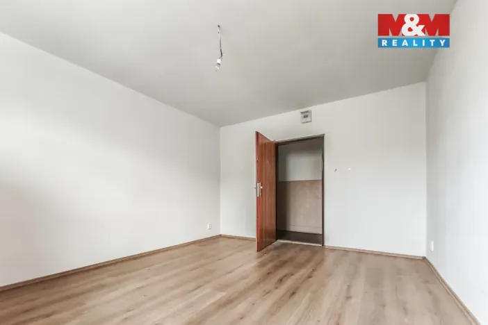 Prodej bytu 1+kk, Karlovy Vary - Rybáře, Majakovského, 24 m2