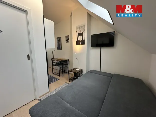 Pronájem bytu 1+kk, Praha - Hloubětín, Konzumní, 18 m2