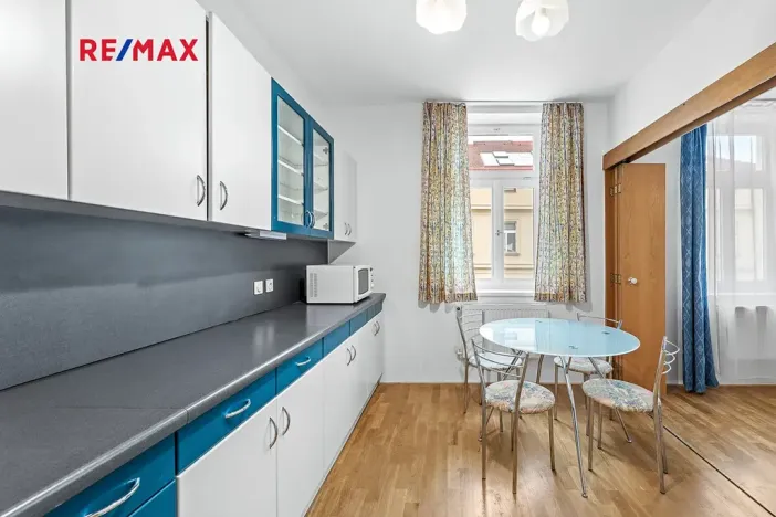 Pronájem bytu 3+1, Praha - Holešovice, Umělecká, 93 m2