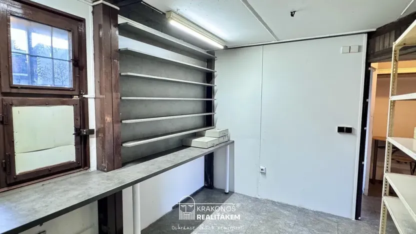 Pronájem obchodního prostoru, Kopřivnice, Obránců míru, 26 m2