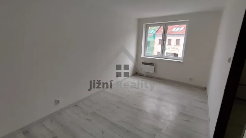 Prodej bytu 3+1, Mladá Vožice, Husovo náměstí, 80 m2