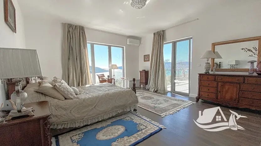 Prodej vily, Kumbor, Černá Hora, 320 m2