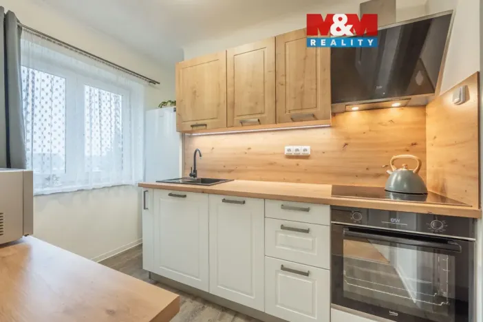 Prodej bytu 3+1, Hostivice, Školská, 61 m2